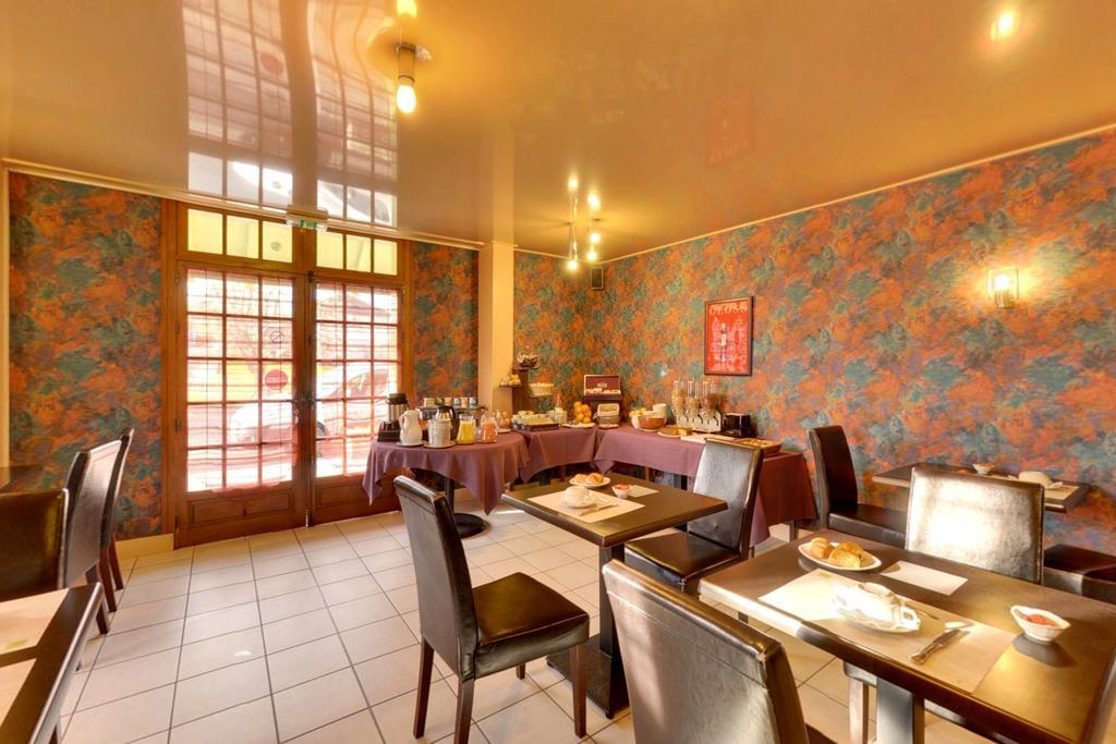 Logis Auberge Des Vieux Chenes Малемор Екстериор снимка