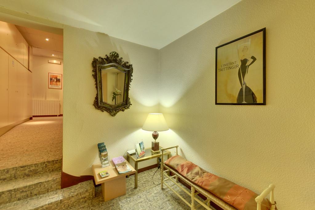 Logis Auberge Des Vieux Chenes Малемор Екстериор снимка