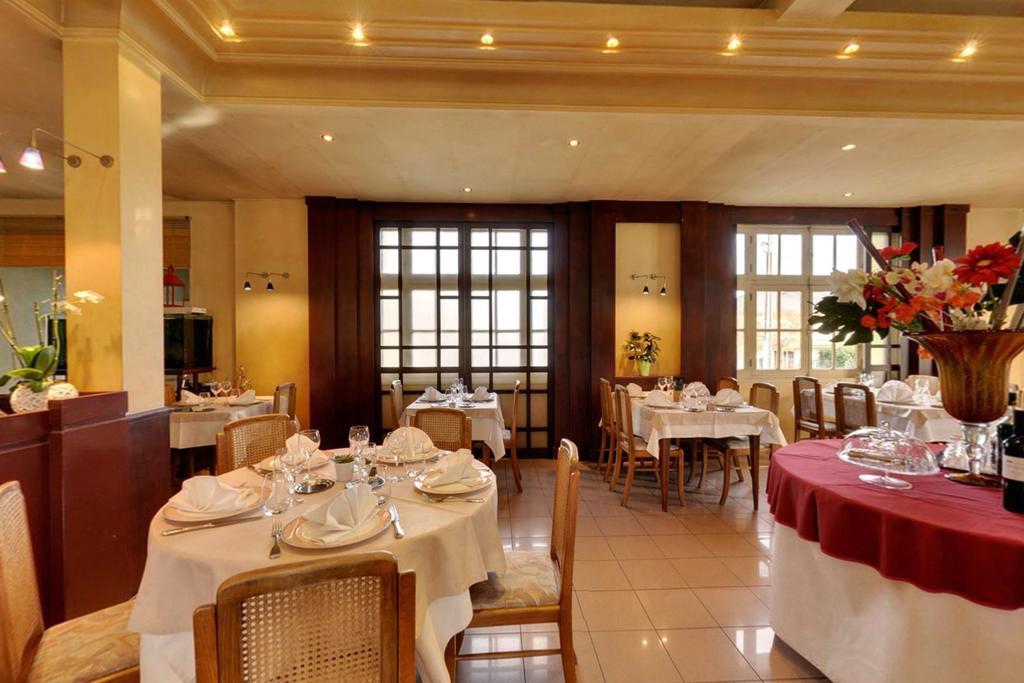 Logis Auberge Des Vieux Chenes Малемор Екстериор снимка