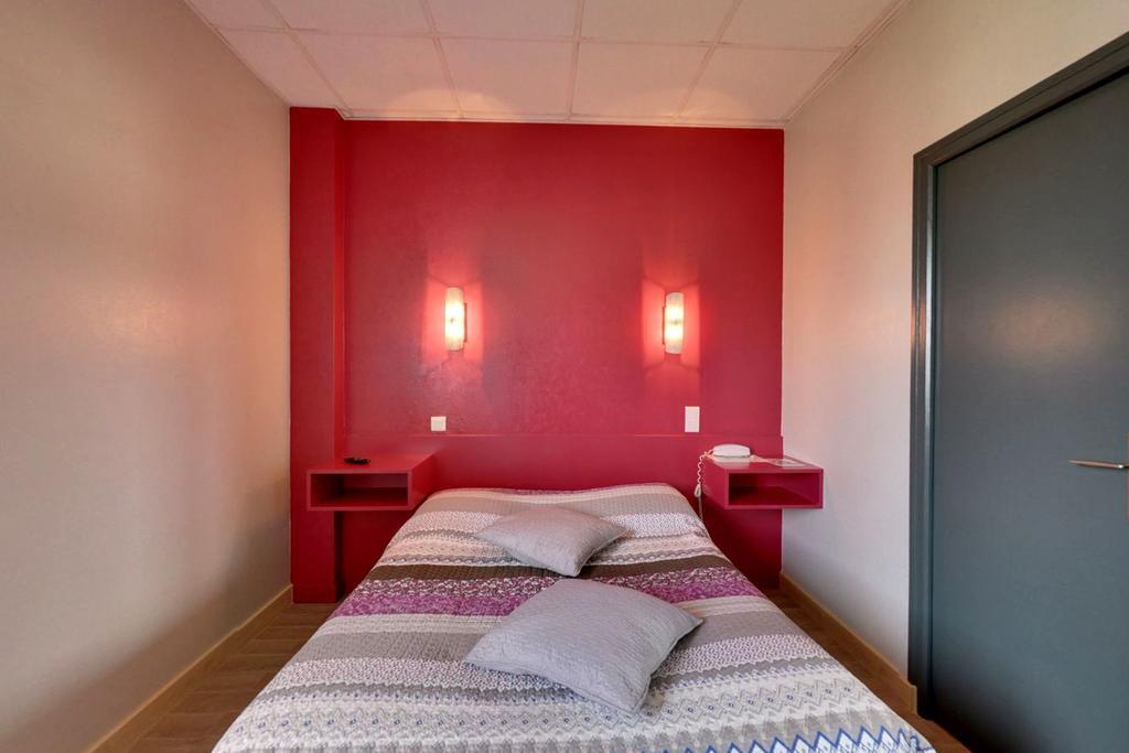 Logis Auberge Des Vieux Chenes Малемор Екстериор снимка