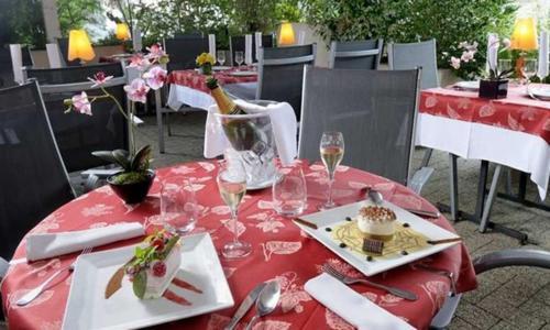 Logis Auberge Des Vieux Chenes Малемор Екстериор снимка