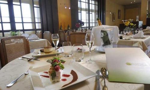Logis Auberge Des Vieux Chenes Малемор Екстериор снимка