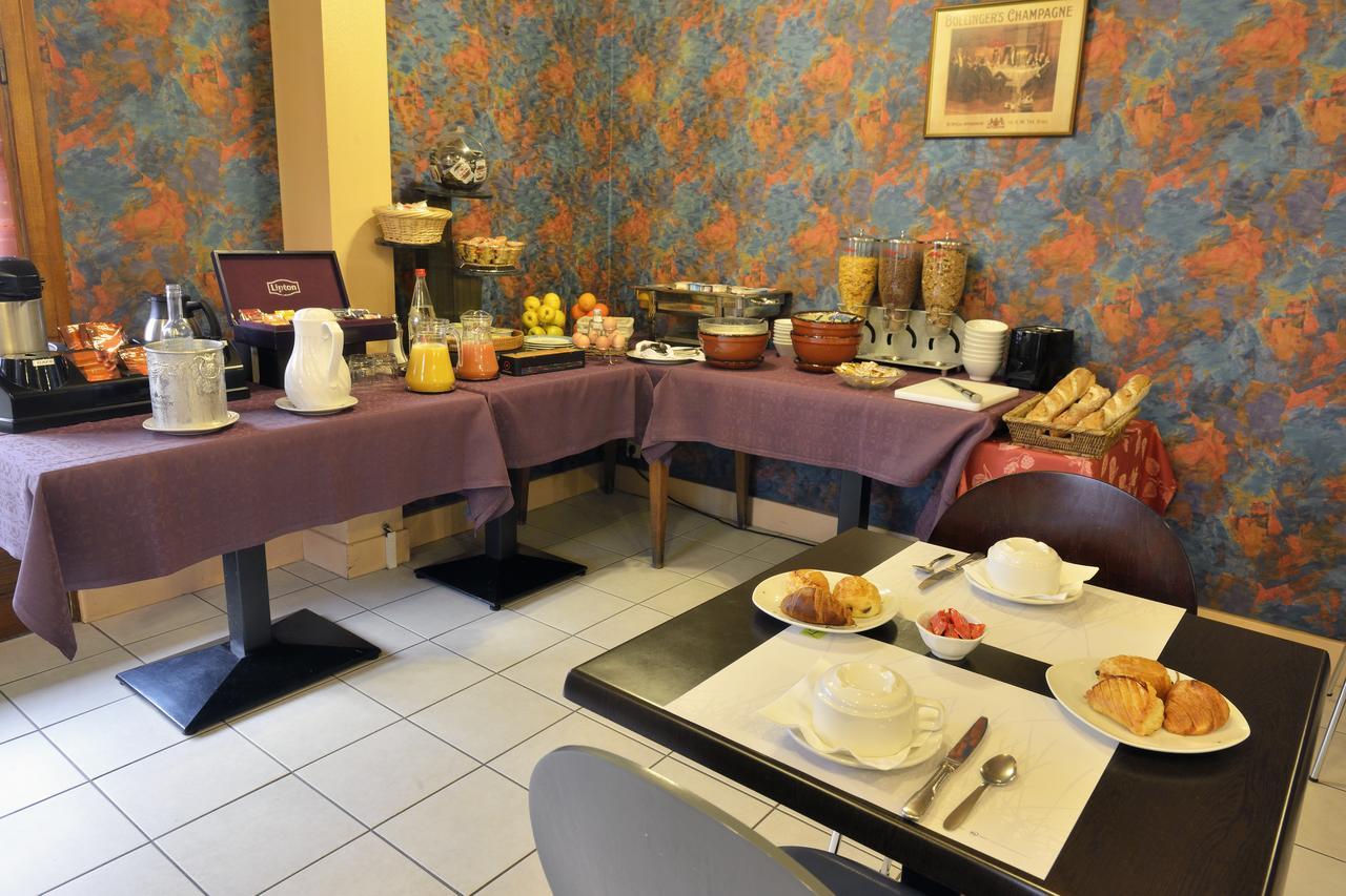 Logis Auberge Des Vieux Chenes Малемор Екстериор снимка