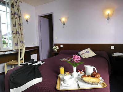 Logis Auberge Des Vieux Chenes Малемор Екстериор снимка