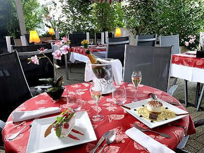Logis Auberge Des Vieux Chenes Малемор Екстериор снимка